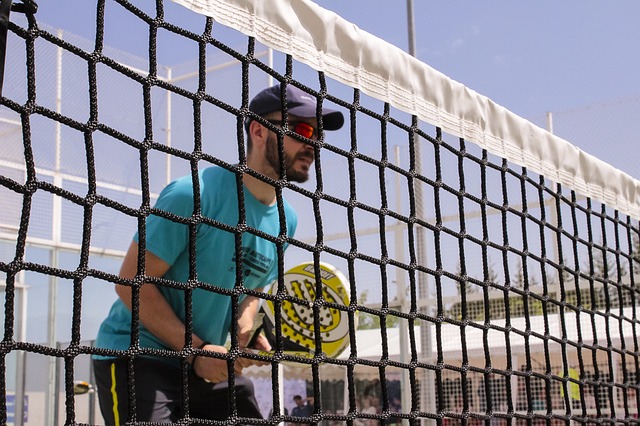 diferencias jugar pista padel cubierta pista padel aire libre.jpg